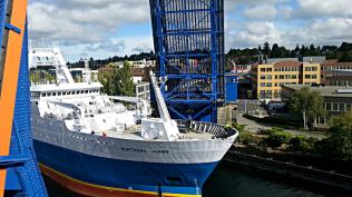 The Northern Hawk, Cod and Pollock Factory Trawler, passing the Fremont Bridge - not a lot of room Photo: Dave Chappell